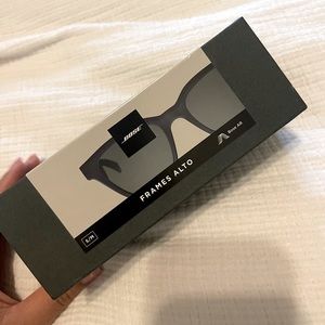 Bose Frames Alto in size small/medium.  Brand new sealed box. Original price 200